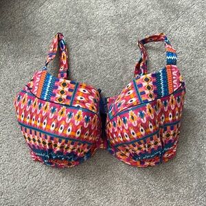 Colorful bikini top with underwire and adjustable straps